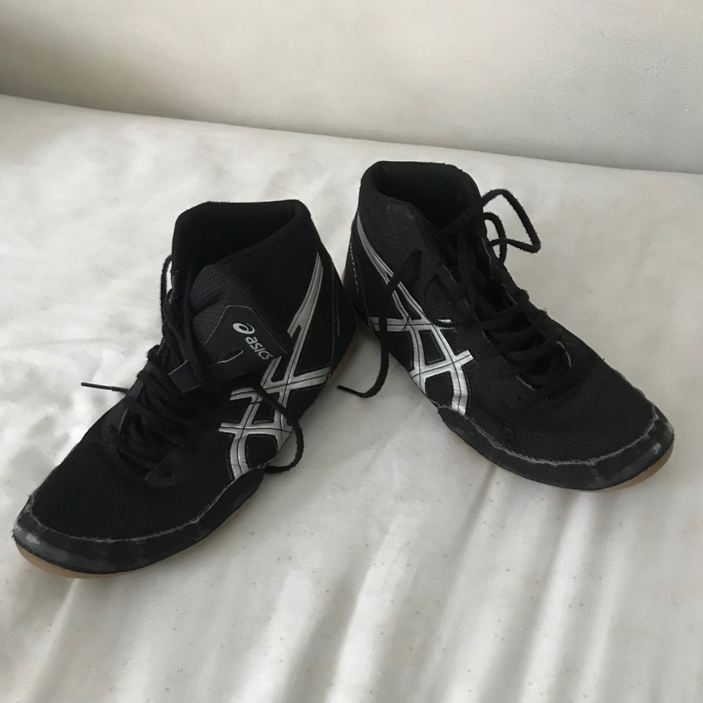 Wrestling shoes